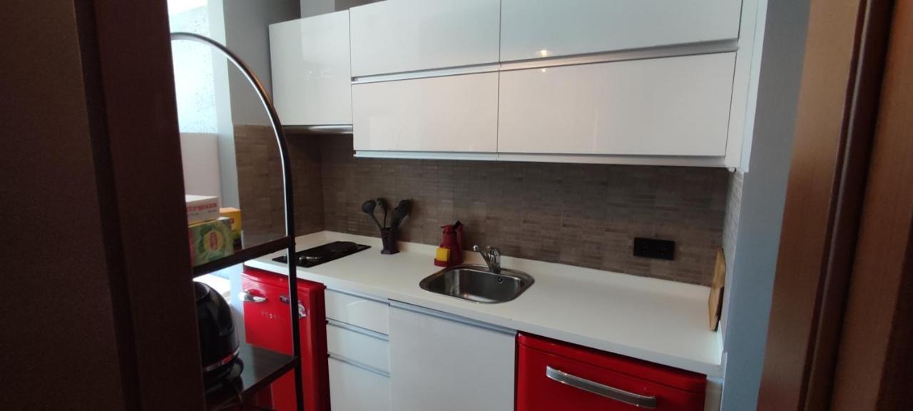 Studyo At High Flat Apartment Istanbul Bagian luar foto